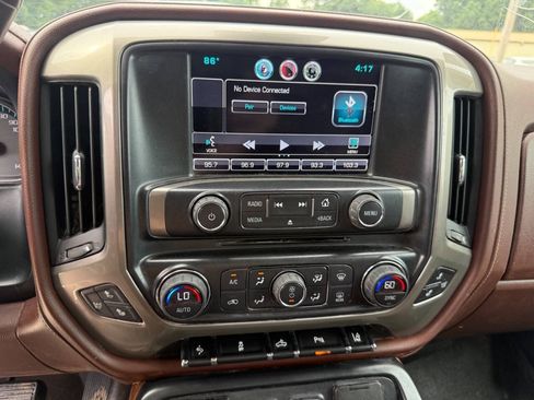 Used 2015 Chevrolet Silverado 1500 High Country w/ High Country Premium Package AWD/4WD image 14