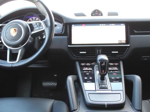 Used 2020 Porsche Cayenne image 4