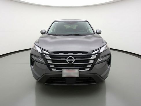 Used 2025 Nissan Rogue SV image 2