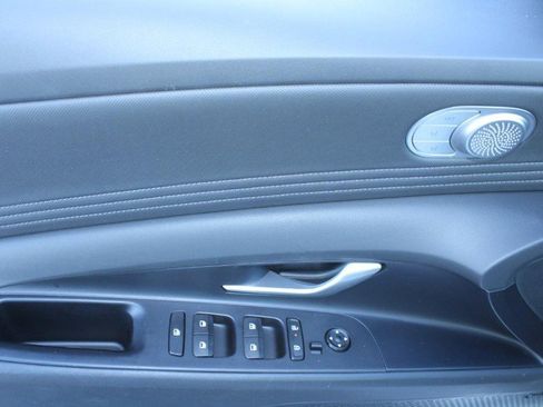 Used 2024 Hyundai Elantra Limited image 15