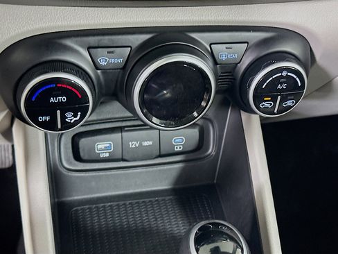 Used 2025 Hyundai Venue SEL image 23