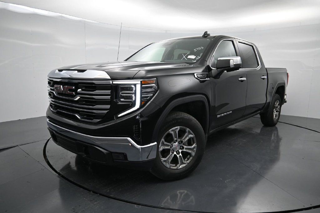 Used 2025 GMC Sierra 1500 SLT RWD image 9