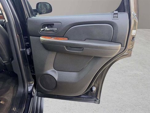 Used 2010 GMC Yukon SLT w/ Regional Value Package image 20