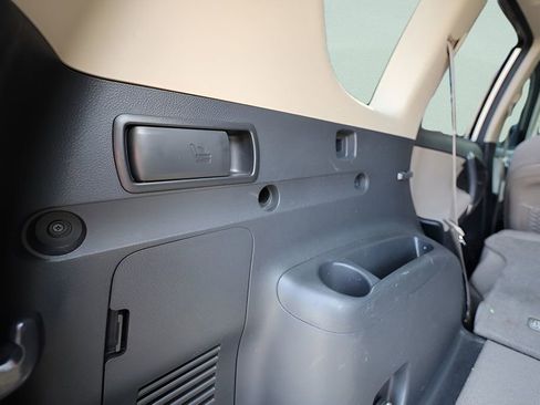 Used 2006 Toyota RAV4 Limited AWD/4WD image 16