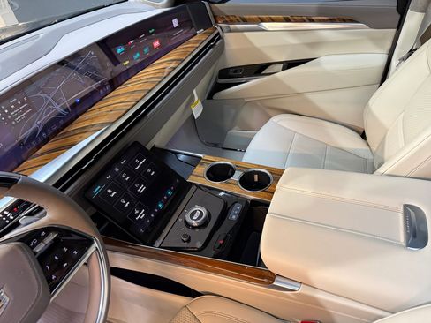 New 2025 Cadillac Escalade Sport Platinum w/ LPO, ONYX Package image 43