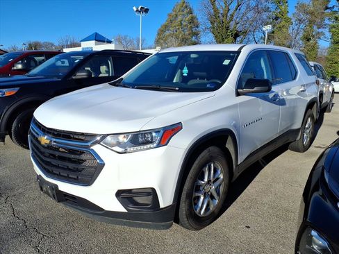 Used 2021 Chevrolet Traverse LS image 2