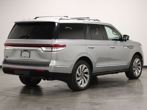 Used 2023 Lincoln Navigator Reserve AWD/4WD image 8