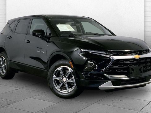 Used 2025 Chevrolet Blazer LT AWD/4WD image 1