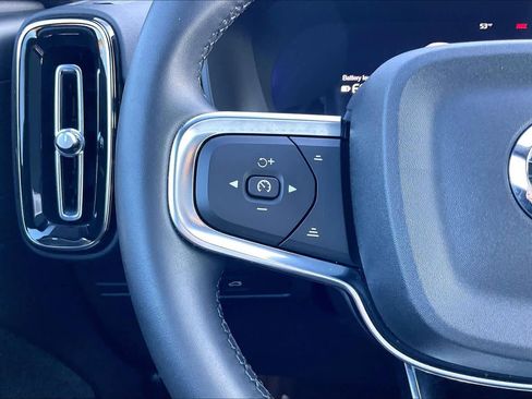 Used 2023 Volvo C40 P8 Recharge Ultimate image 21
