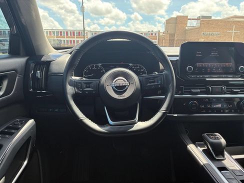 Used 2025 Nissan Pathfinder SV FWD image 32