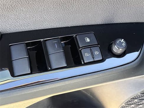 Used 2022 Toyota Prius Nightshade image 9