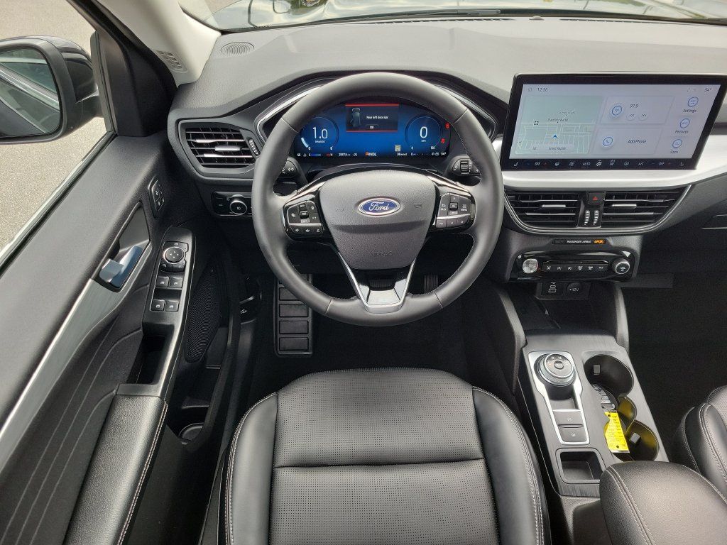 Used 2024 Ford Escape Platinum w/ Class II Trailer Tow Package AWD/4WD image 14