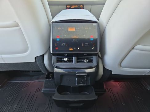 New 2026 Cadillac Vistiq Luxury image 36