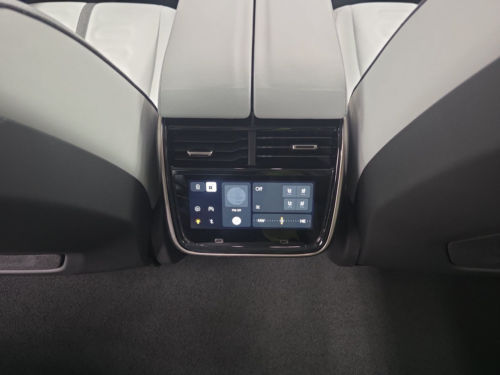 Used 2025 Rivian R1S Adventure Dual AWD/4WD image 30