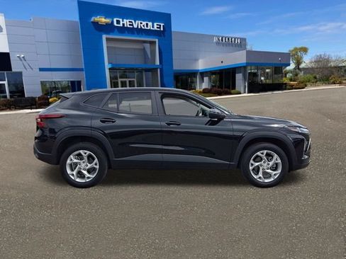 Used 2024 Chevrolet Trax LS w/ LS Convenience Package FWD image 28