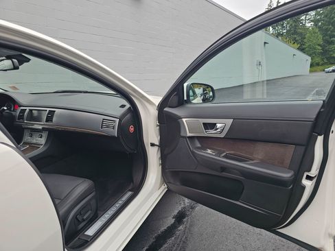 Used 2009 Jaguar XF Premium RWD image 12