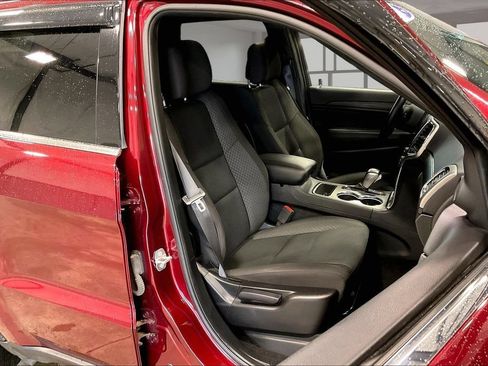 Used 2021 Jeep Grand Cherokee Laredo w/ Security & Convenience Group AWD/4WD image 29