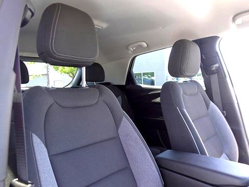 Used 2025 Chevrolet TrailBlazer LS w/ LS Convenience Package FWD image 15