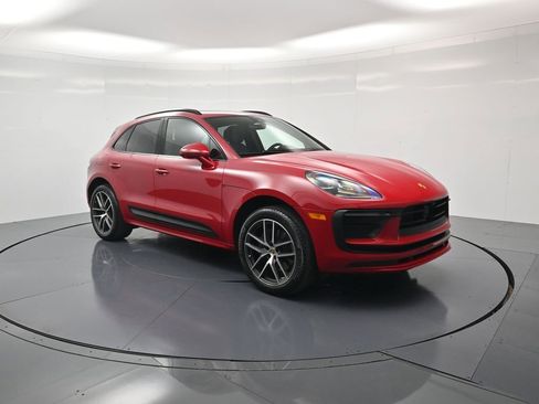 Certified 2024 Porsche Macan AWD/4WD image 36