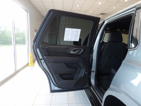 Used 2024 Chevrolet Tahoe LT w/ Luxury Package AWD/4WD image 17