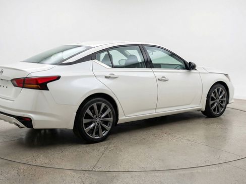Used 2025 Nissan Altima 2.5 SV image 9