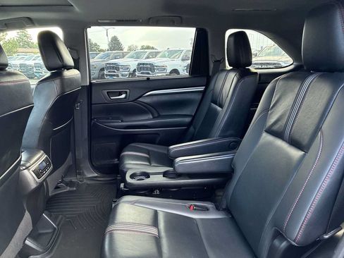 Used 2019 Toyota Highlander SE AWD/4WD image 24