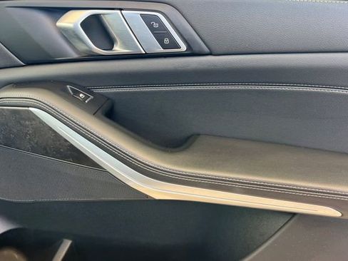 Used 2022 BMW X5 xDrive40i w/ M Sport Package AWD/4WD image 22