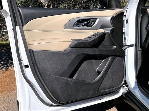 Used 2023 Chevrolet Traverse LS image 17