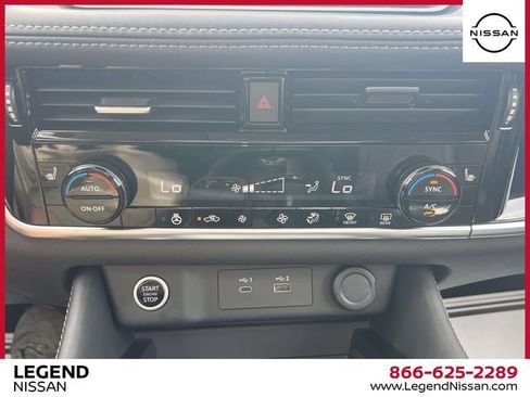 Used 2023 Nissan Rogue SL AWD/4WD image 29