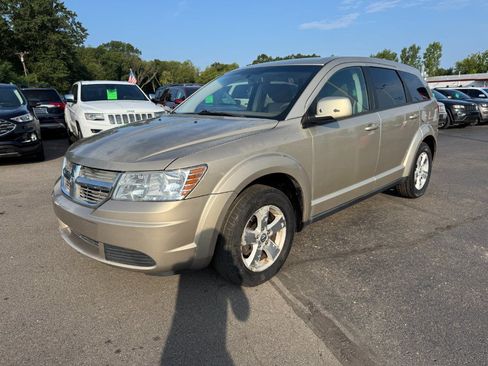 Used 2009 Dodge Journey SXT FWD image 1