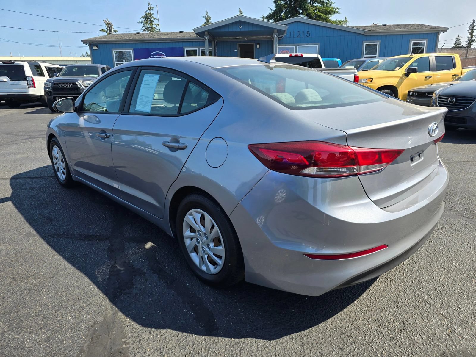 Used 2017 Hyundai Elantra SE FWD image 3