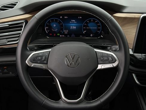 Used 2024 Volkswagen Atlas SE FWD image 14