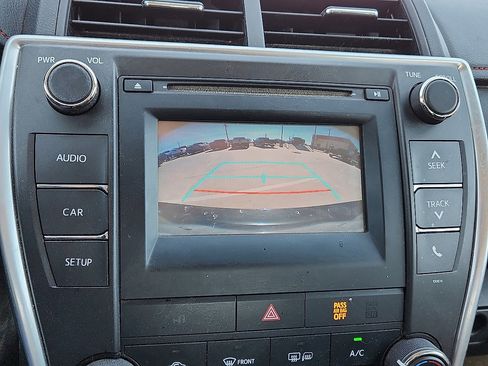 Used 2017 Toyota Camry image 9