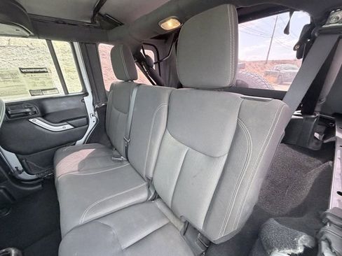 Used 2016 Jeep Wrangler Unlimited Sahara image 22