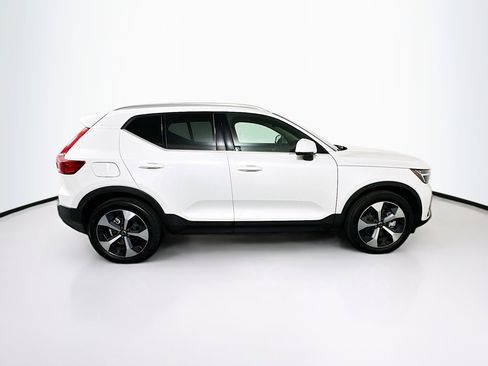 Used 2025 Volvo XC40 B5 Plus image 10