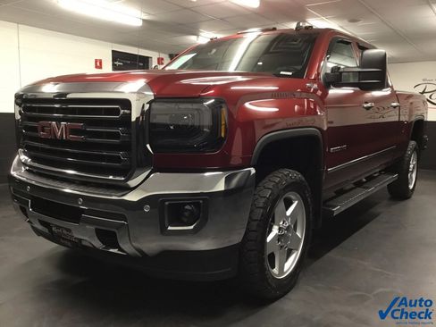 Used 2015 GMC Sierra 2500 SLT w/ Suspension Package, Off-Road image 5