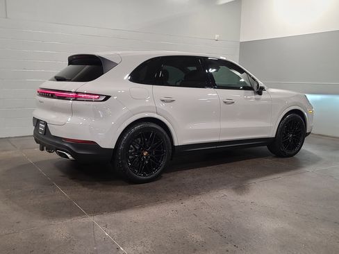 New 2026 Porsche Cayenne image 7