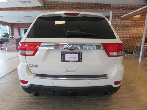 Used 2011 Jeep Grand Cherokee Limited image 59