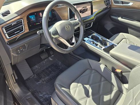 Certified 2026 Volkswagen Atlas SE w/ Panoramic Sunroof Package FWD image 11