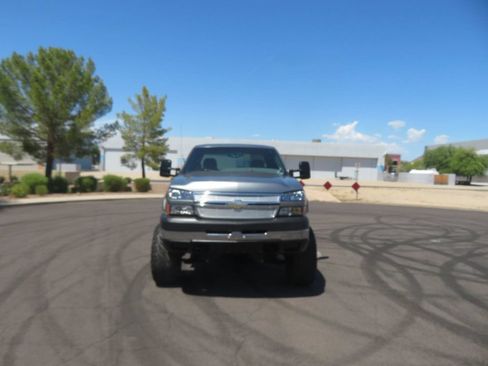 Used 2006 Chevrolet Silverado 2500 LT w/ Heavy-Duty Power Package AWD/4WD image 11