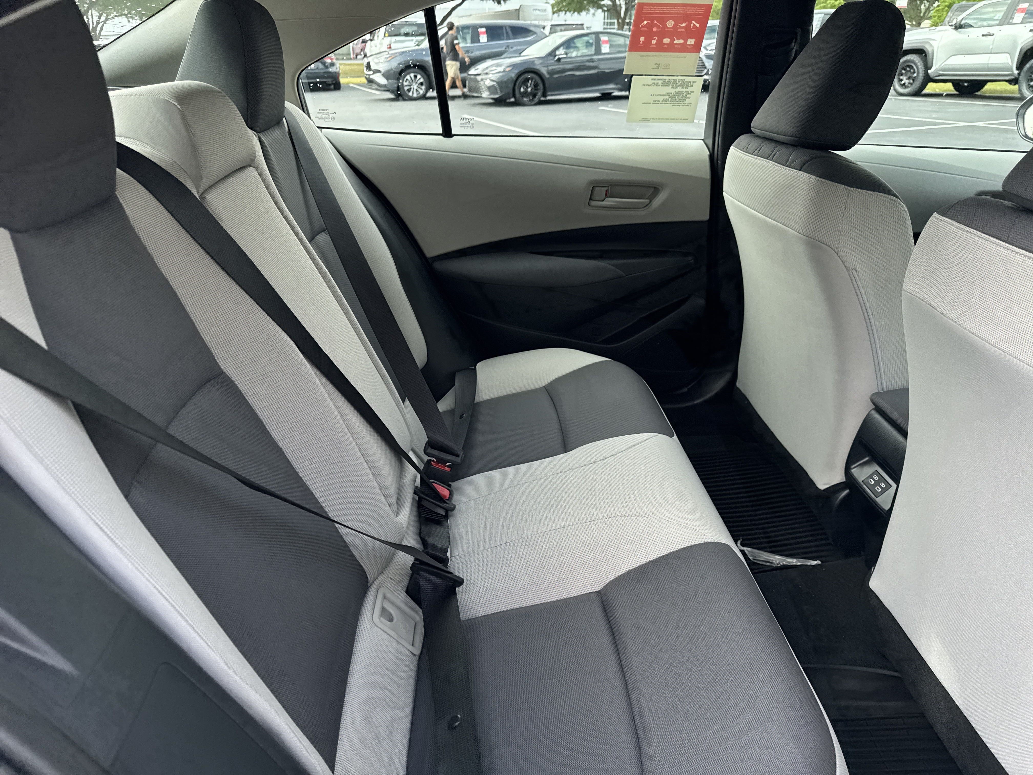 Used 2025 Toyota Corolla LE FWD image 27