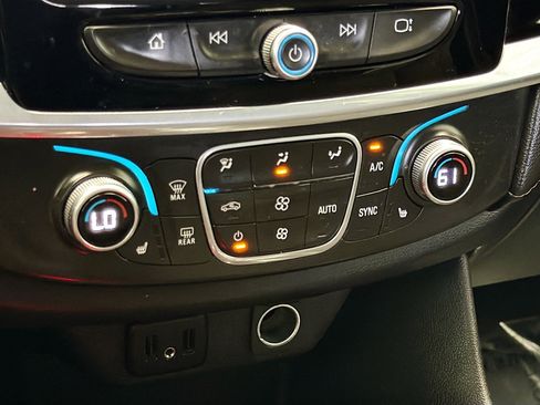 Used 2019 Chevrolet Traverse LT image 10