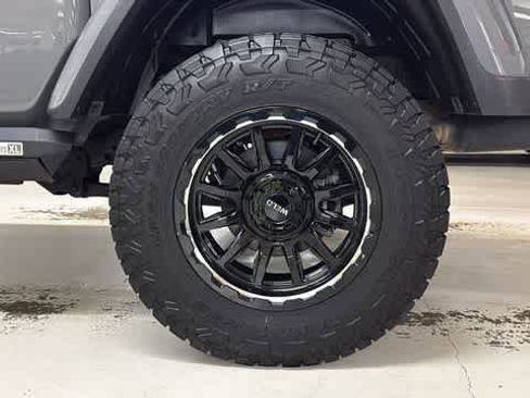 Used 2021 Jeep Gladiator Overland w/ Popular Equipment Package AWD/4WD image 9