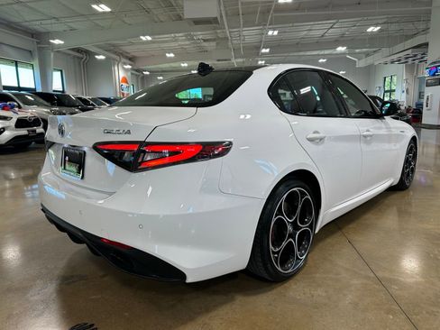 Used 2024 Alfa Romeo Giulia Veloce RWD image 8