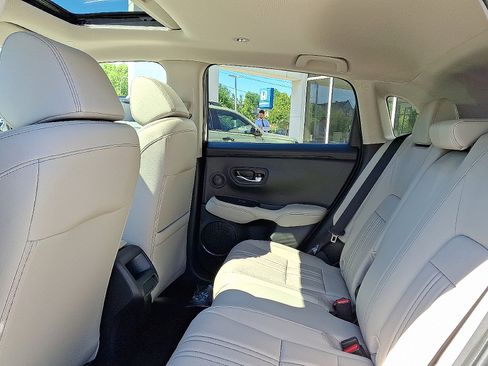 Used 2027 Honda HR-V EX-L image 6