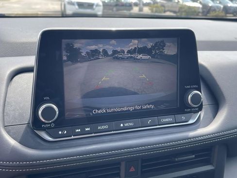 Used 2025 Nissan Rogue S image 22