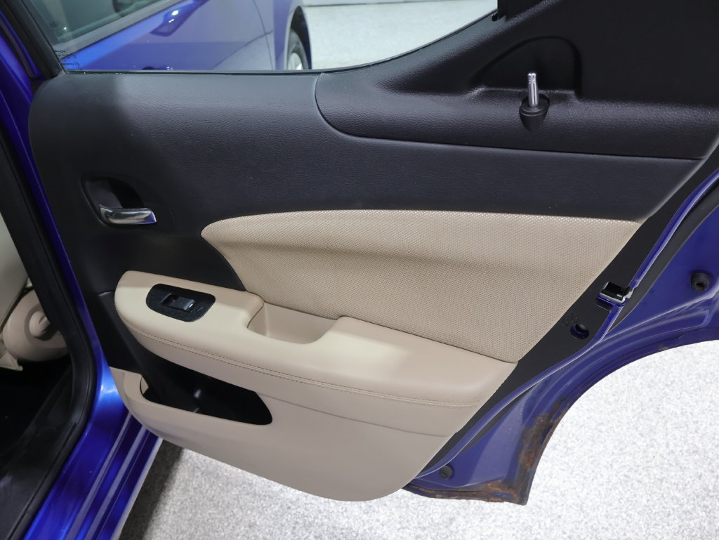 Used 2014 Dodge Avenger SE FWD image 18