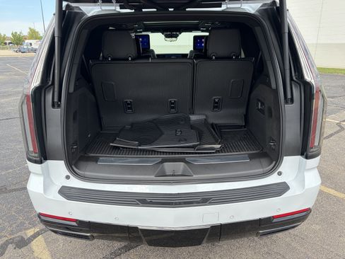Used 2026 Cadillac Escalade Platinum Sport w/ LPO, ONYX Package AWD/4WD image 21