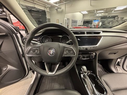 Used 2022 Buick Encore GX Essence w/ Experience Buick Package image 11