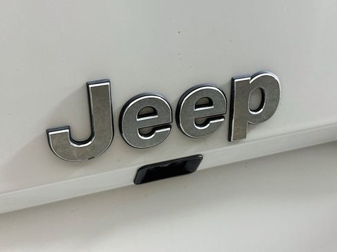 Used 2022 Jeep Wrangler Unlimited Sahara w/ Cold Weather Group AWD/4WD image 33